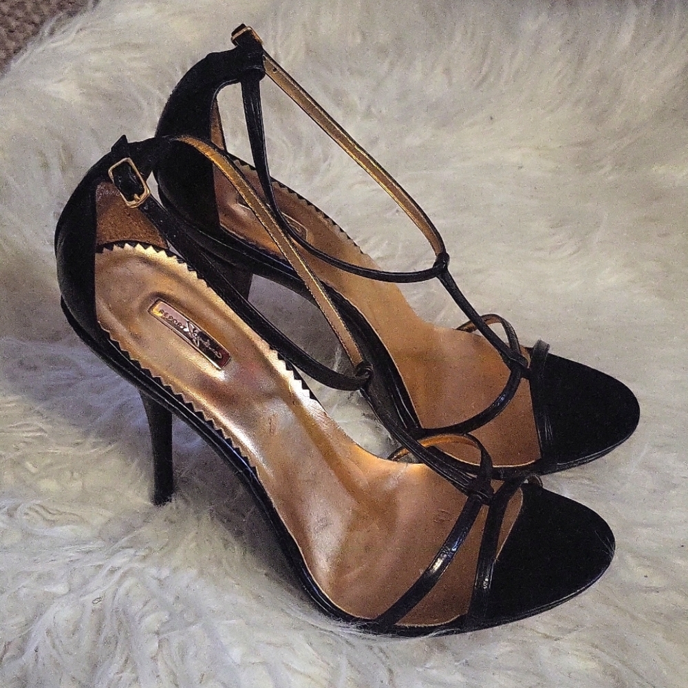 REPORT SIGNATURE BLACK LEATHER STRAPPY HEELS